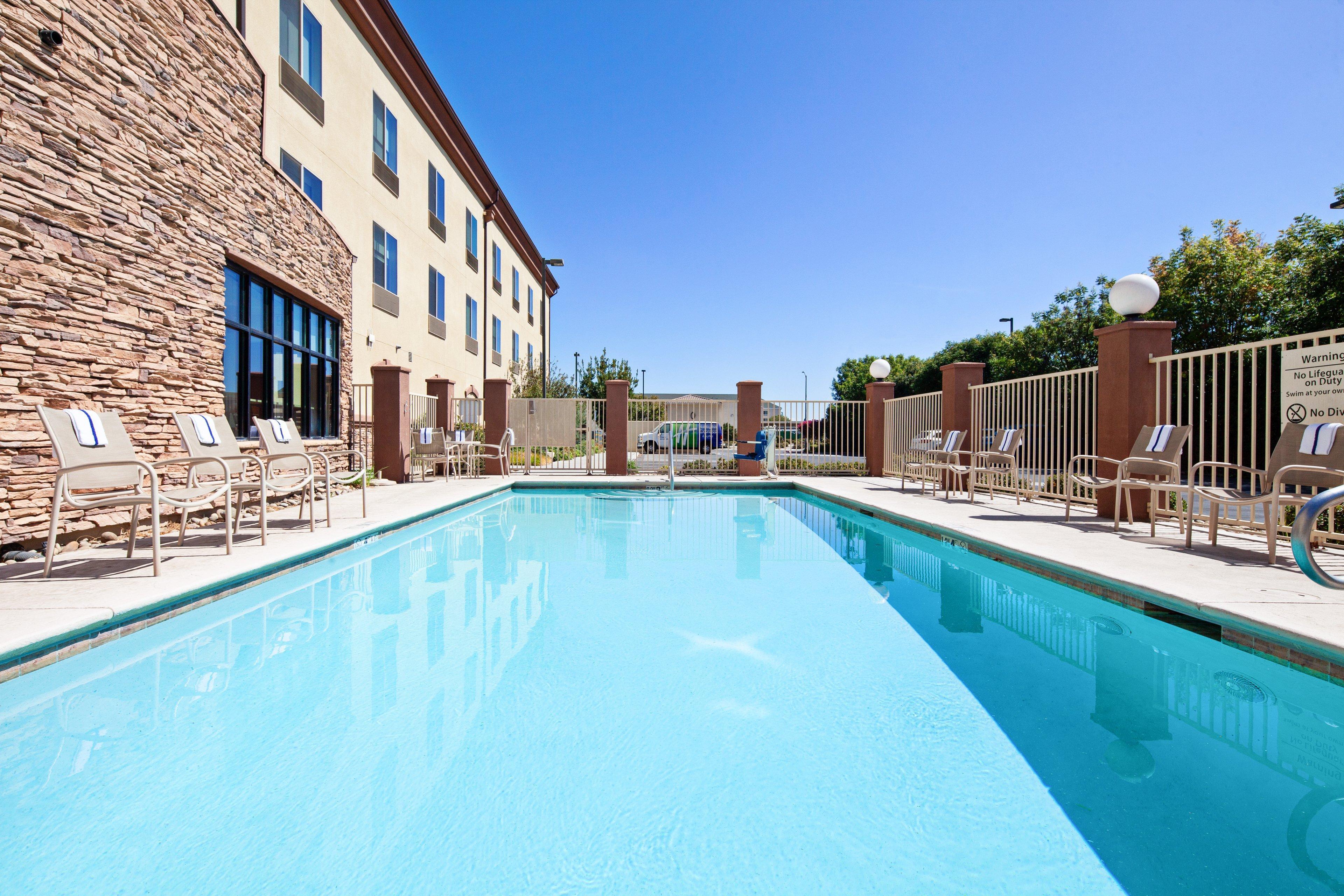 Holiday Inn Express & Suites Clovis Fresno Area By Ihg Eksteriør bilde