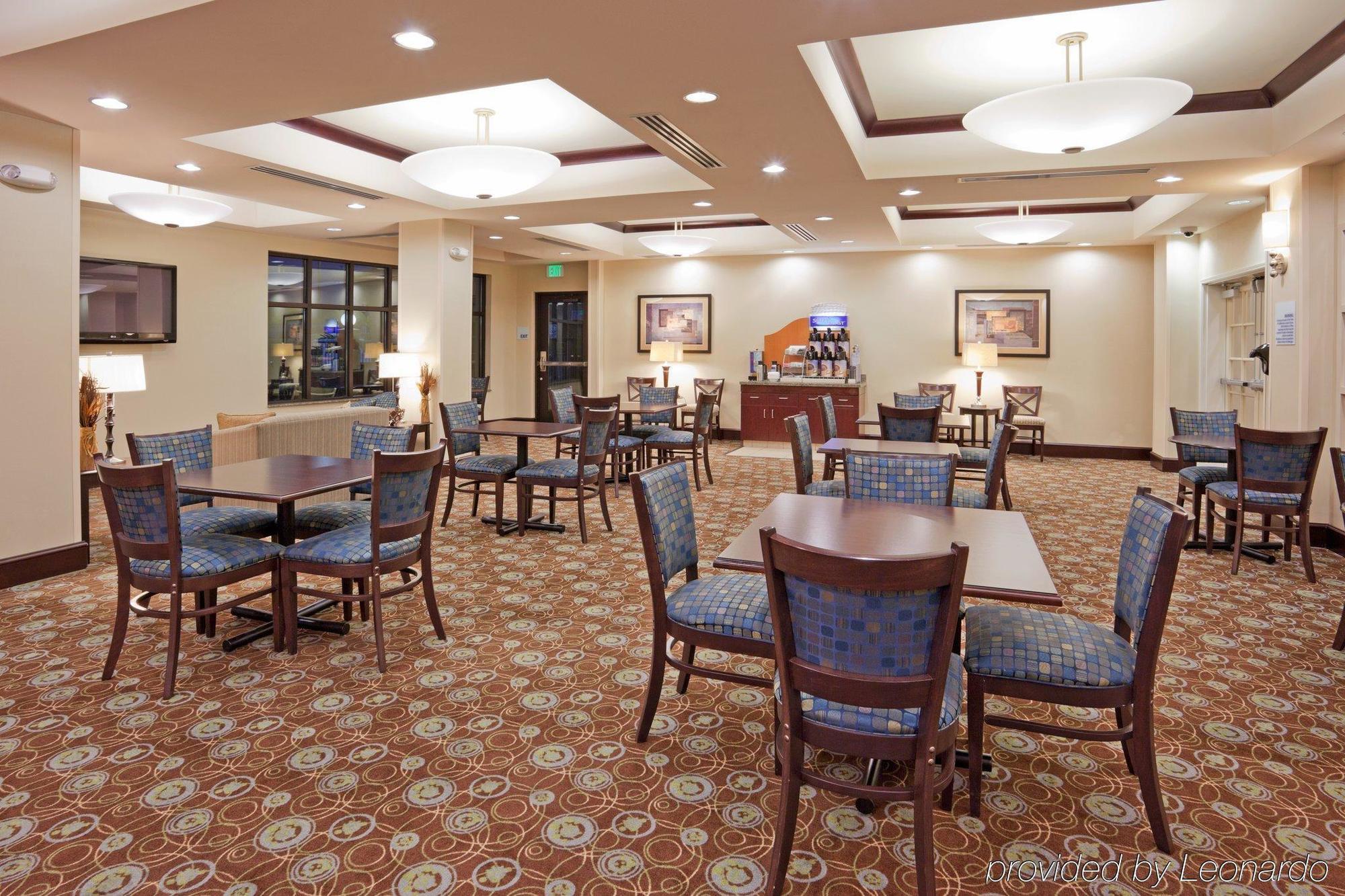 Holiday Inn Express & Suites Clovis Fresno Area By Ihg Restaurant bilde